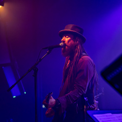 Afenginn (25. september 2025 - Folk / Klaverfabrikken)