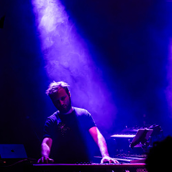 Sally F (21. November - Lydtryk / Klaverfabrikken)